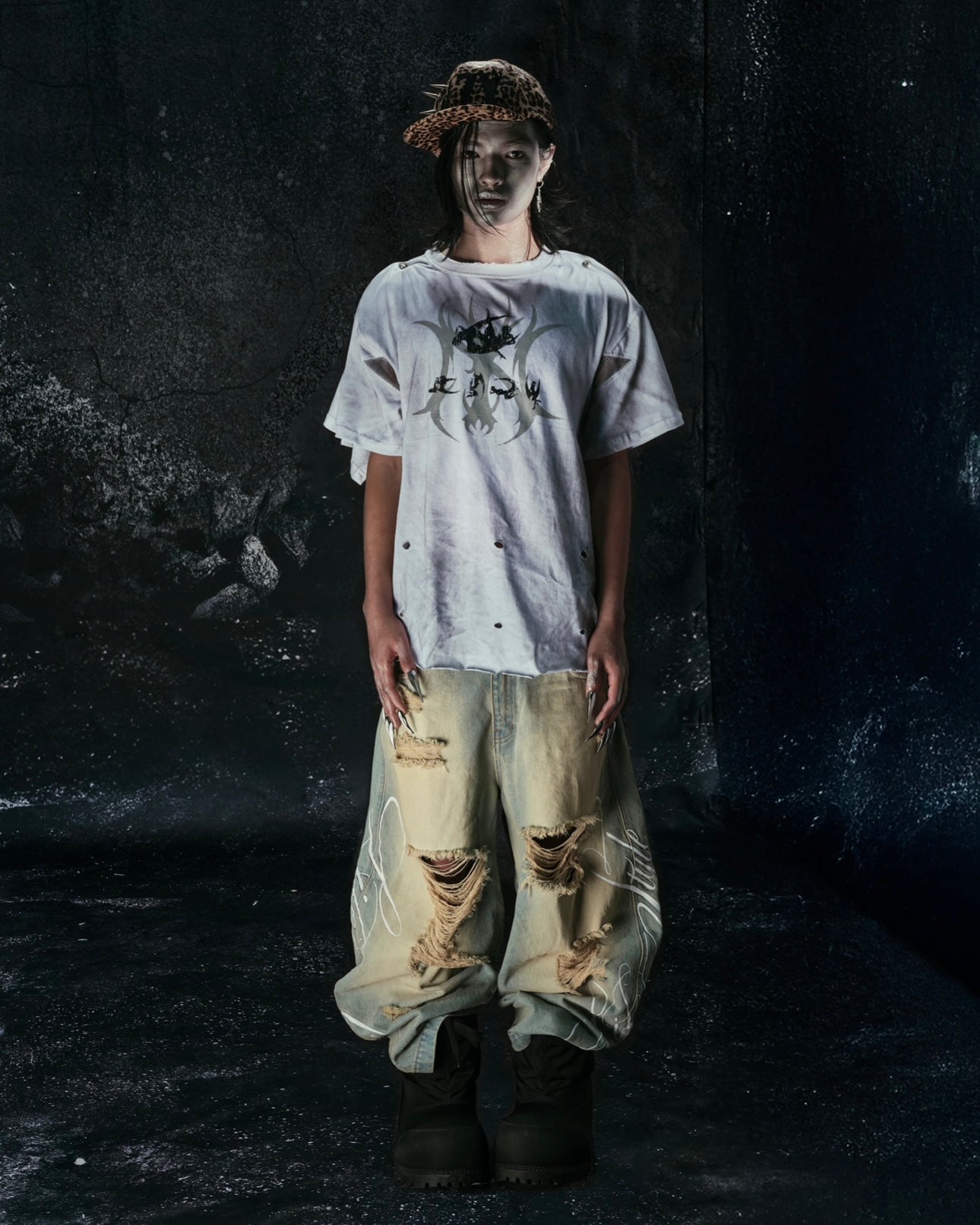 "CHAOS GIRL" WHITE WAXED T SHIRT