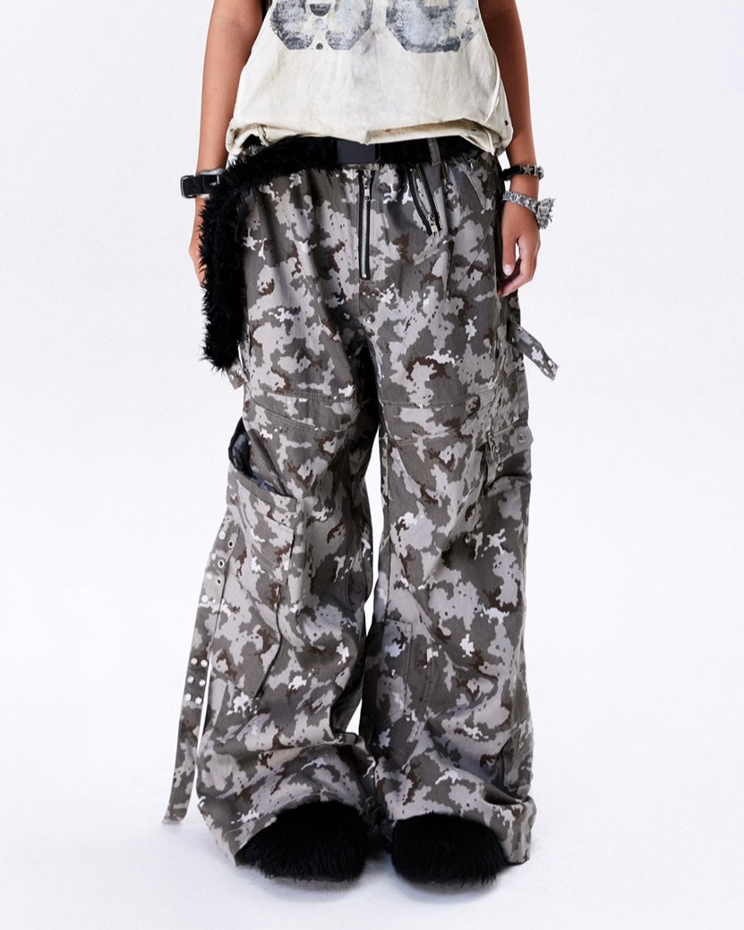 "005 MILLY" CAMO FLAG CARGO PANTS