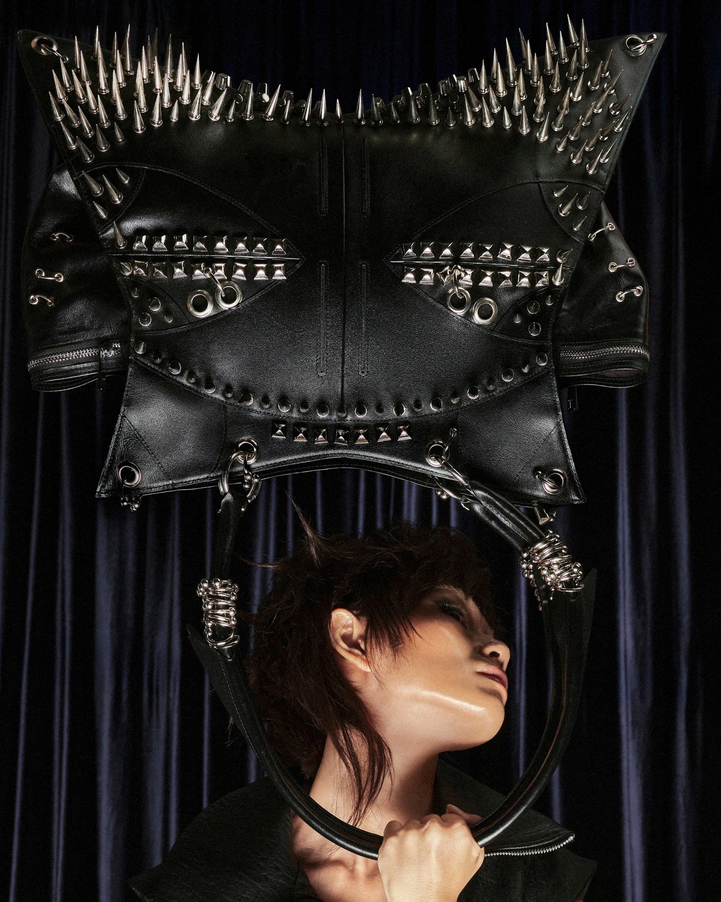 REST IN LEATHER BASS(G)