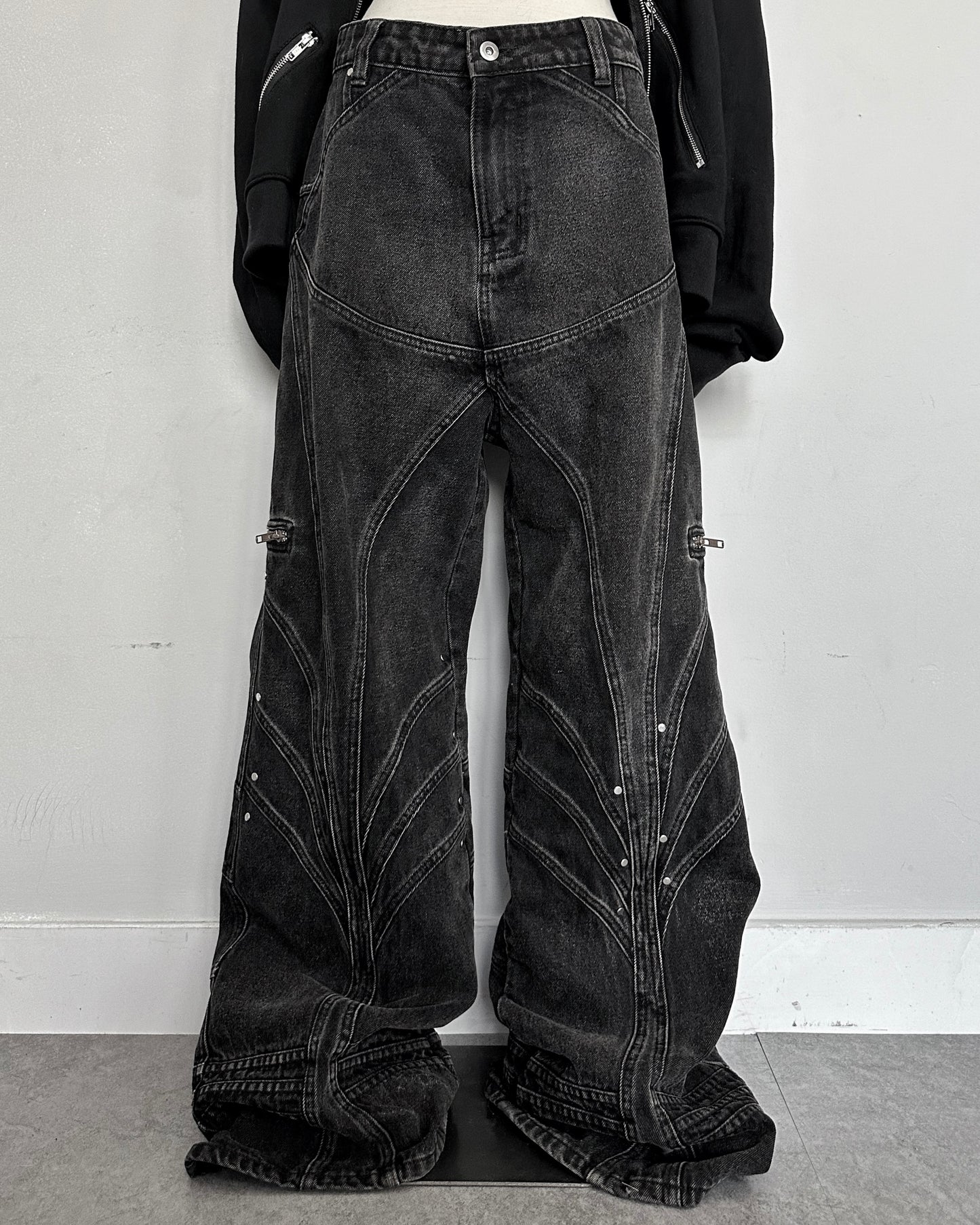 "FOUR KNIGHT" BAGGY FLARED JEANS