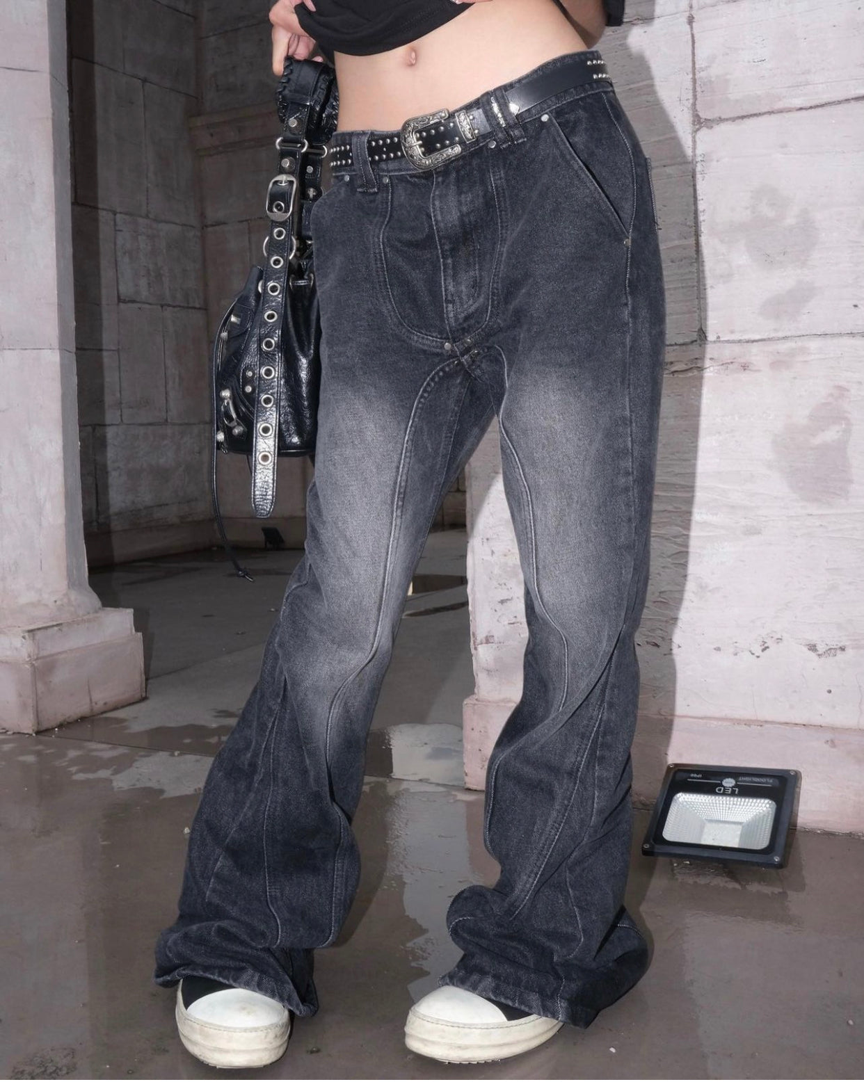 CZ DARK KNIGHT FLARE JEANS