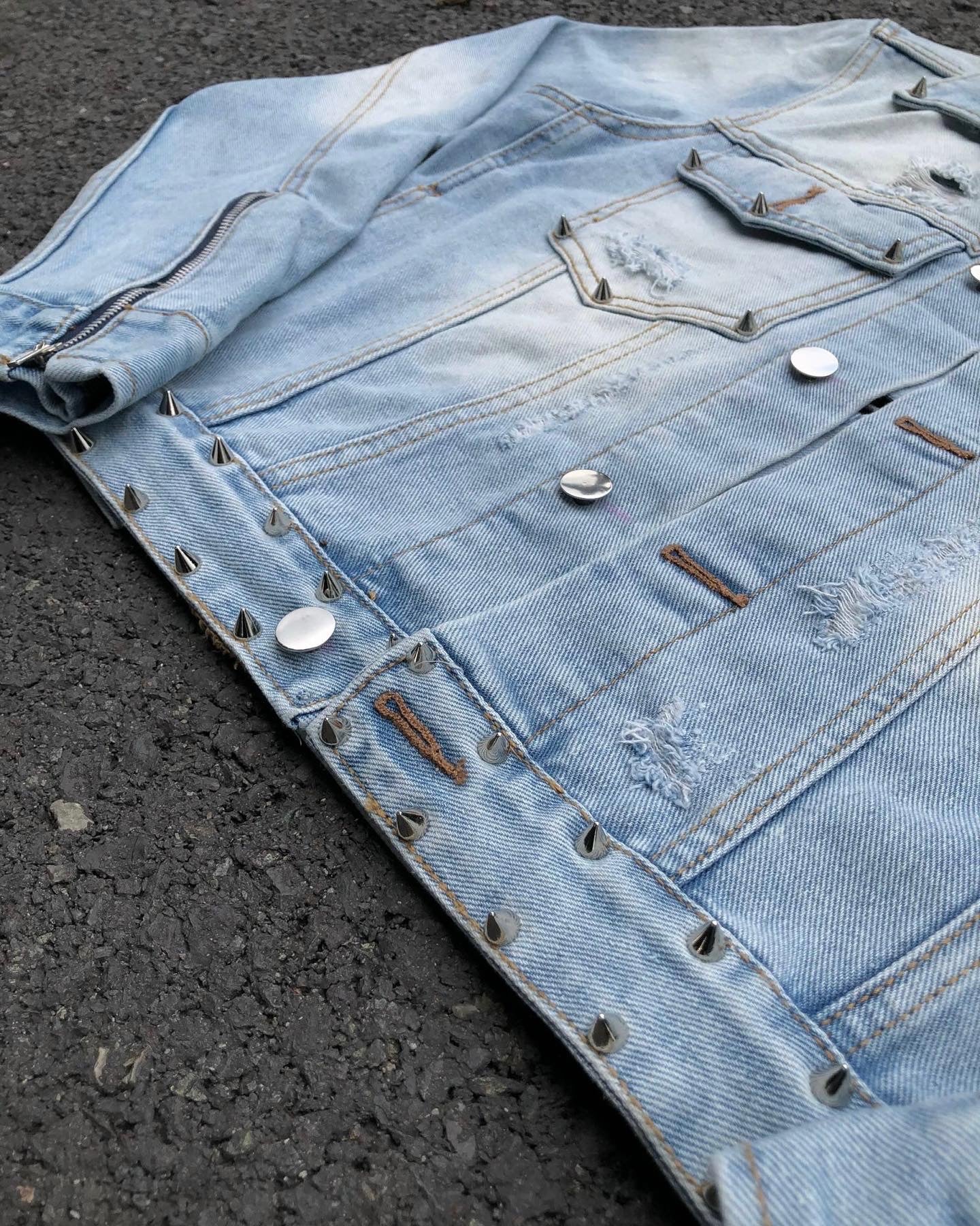 "CZ DISTRESSED" DENIM JACKET