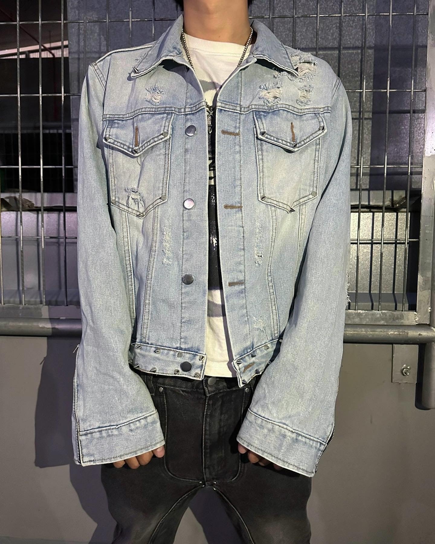 "CZ DISTRESSED" DENIM JACKET