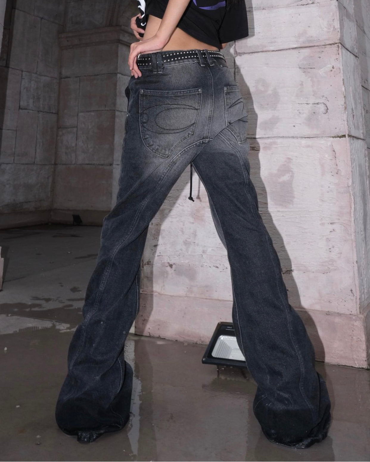 CZ DARK KNIGHT FLARE JEANS