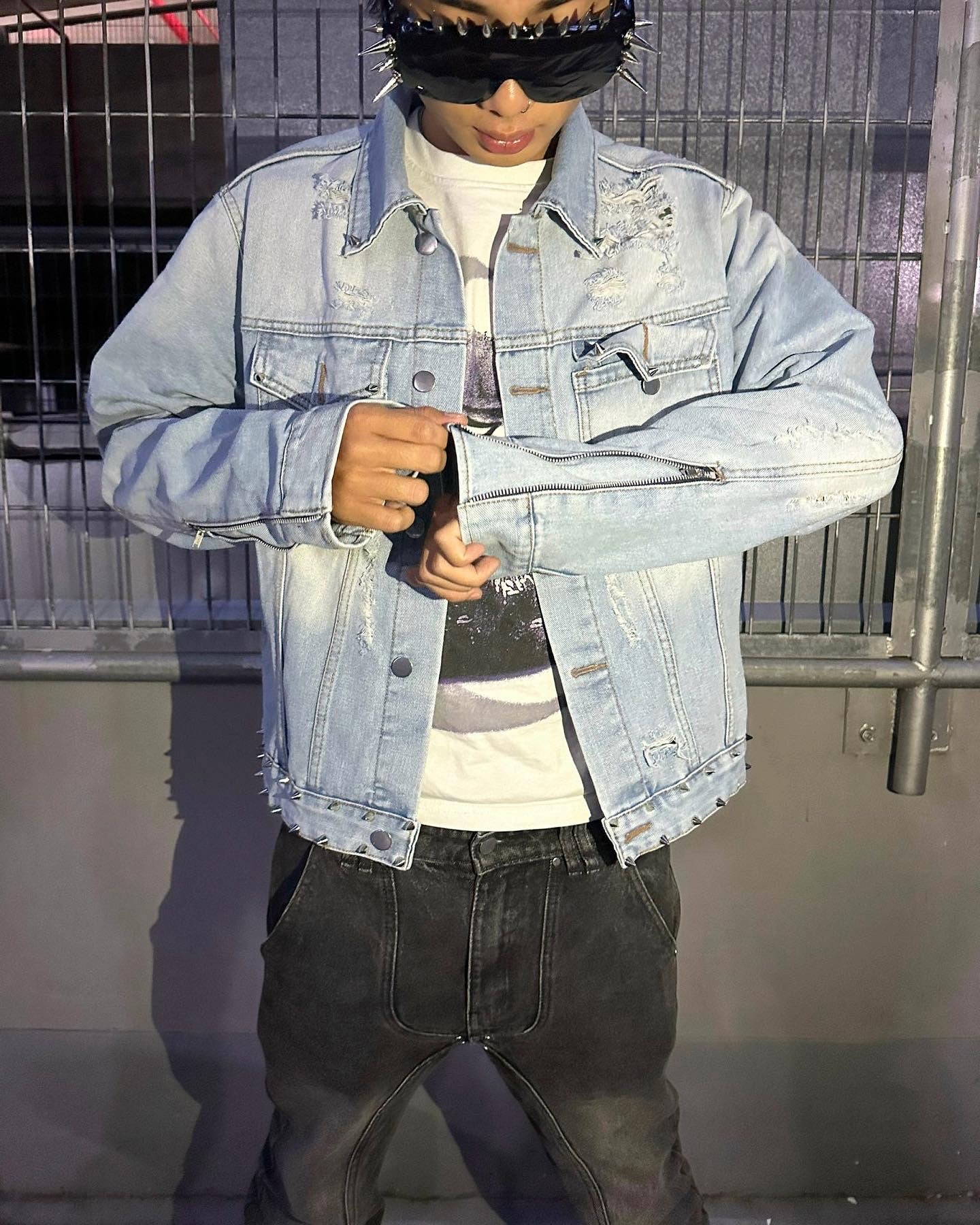 "CZ DISTRESSED" DENIM JACKET