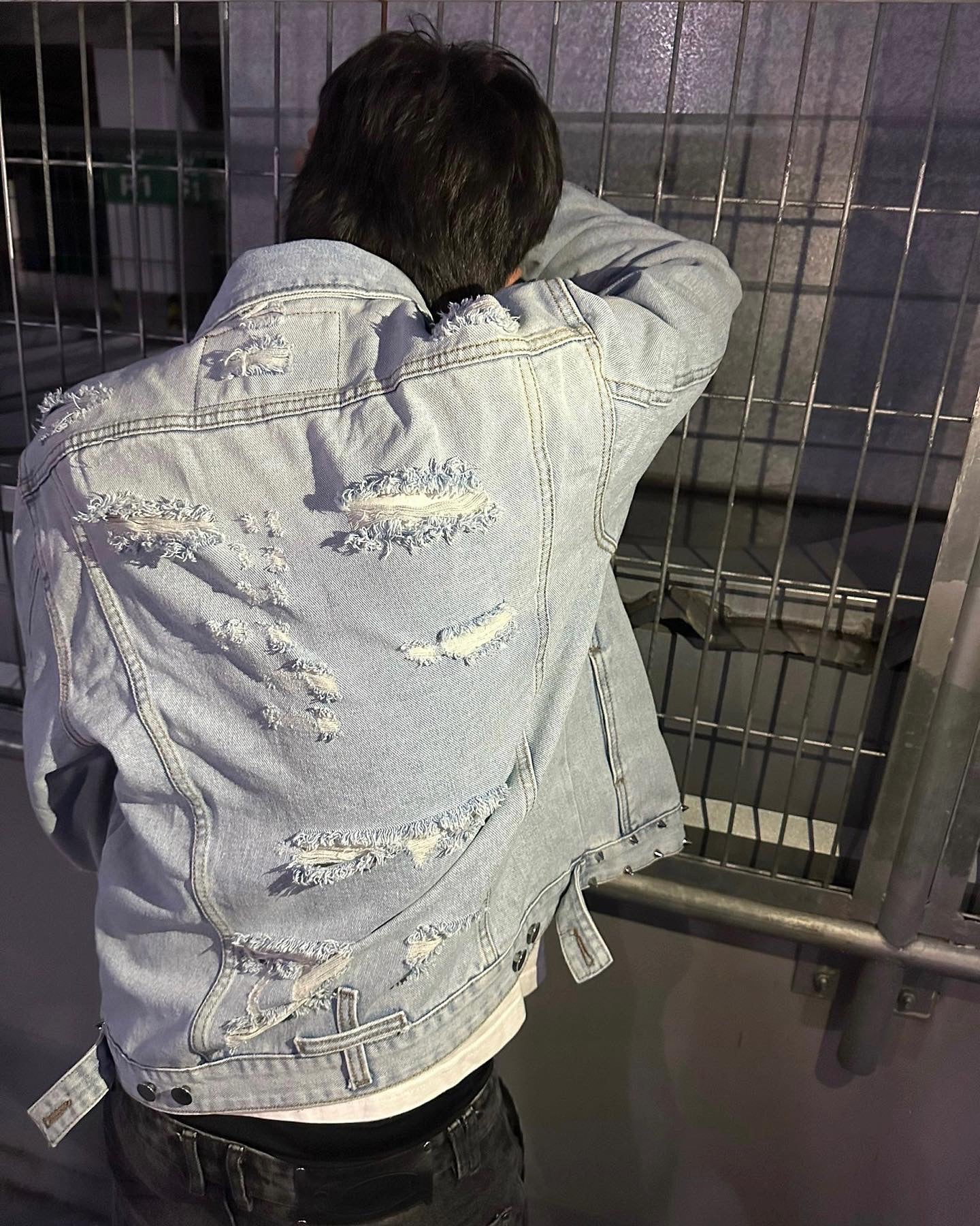 "CZ DISTRESSED" DENIM JACKET