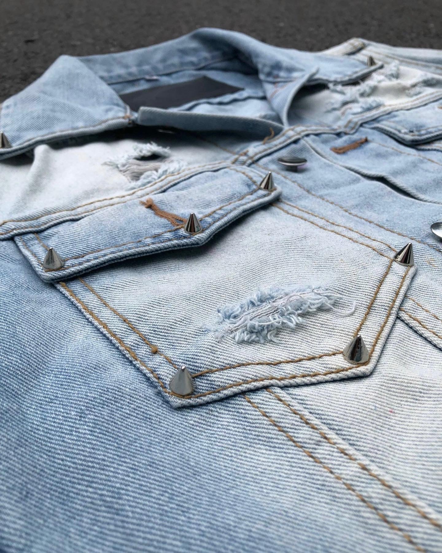 "CZ DISTRESSED" DENIM JACKET