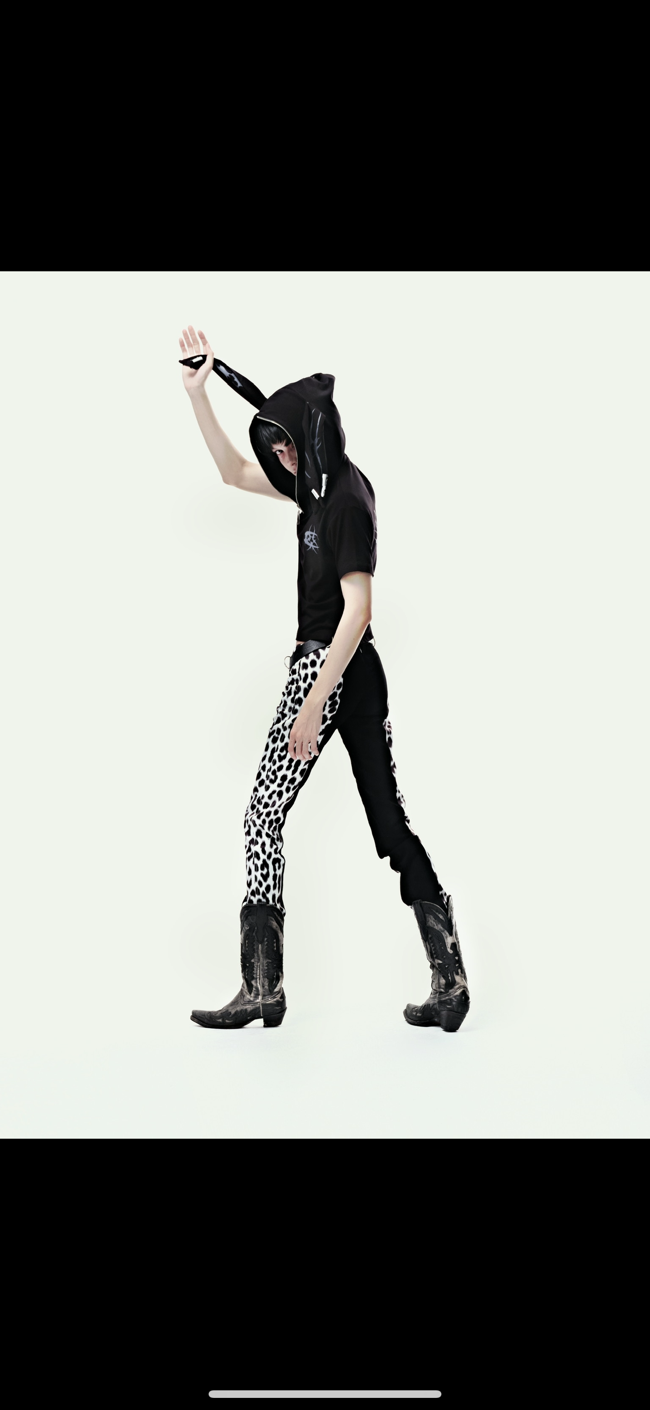 EPL RABBIT BLACK TEE