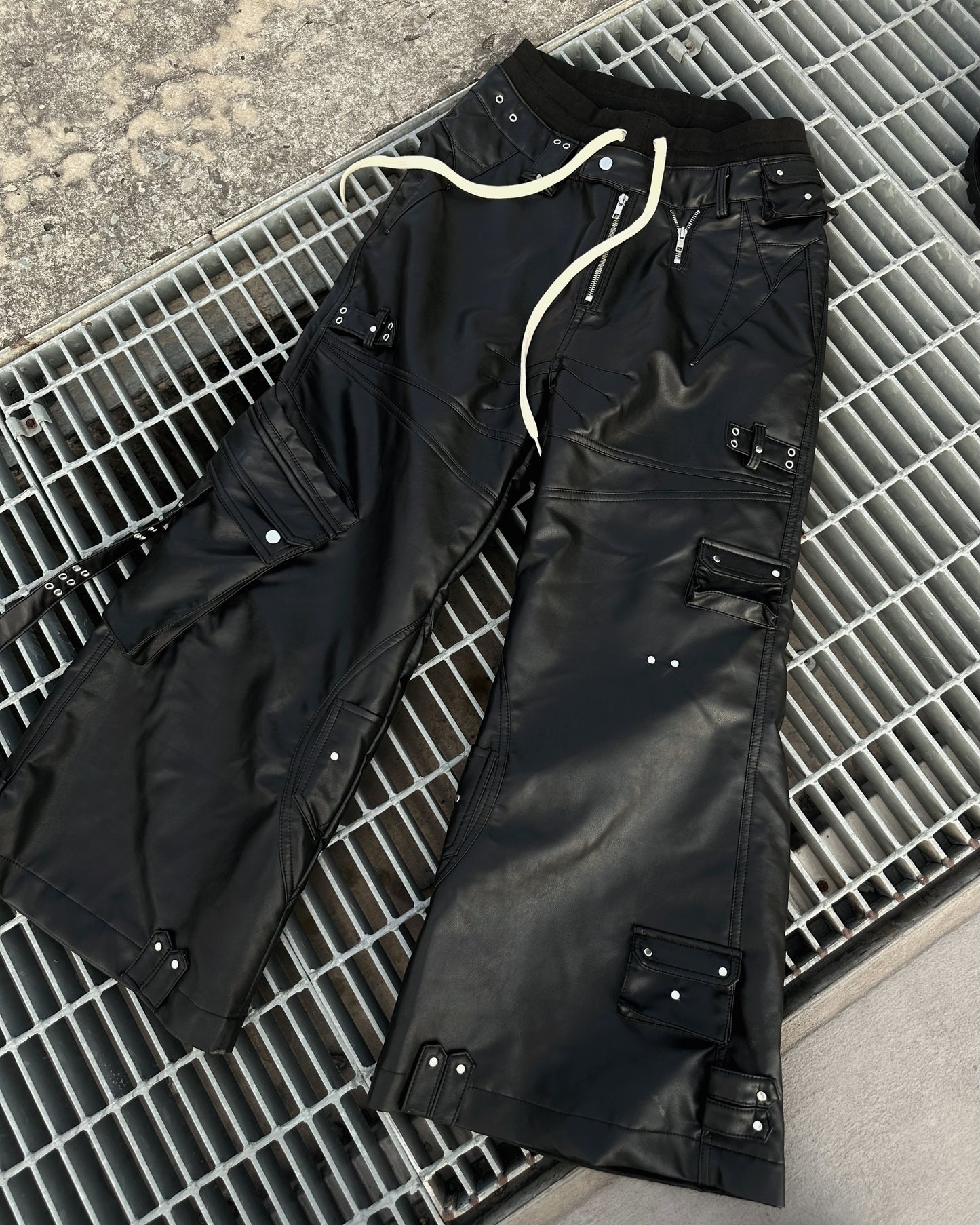 GHIDØRAH CHAØS LEATHER CARGO PANTS